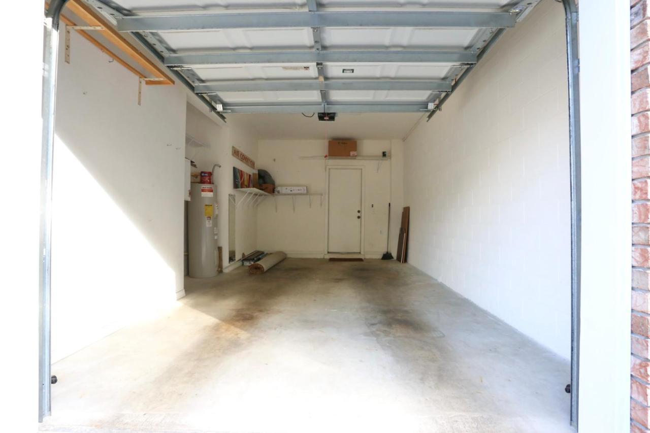 Nomad Retreat King Bed Boutique Condo W Garage Gainesville Exterior photo